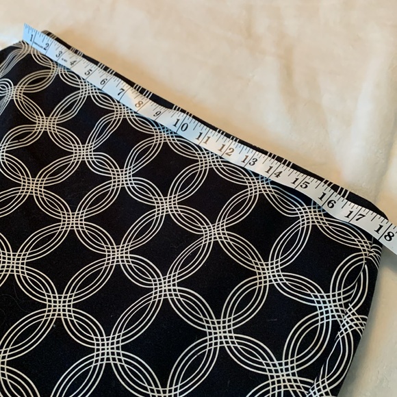 Banana Republic women’s skirt, black, white, size 12. - Picture 5 of 8